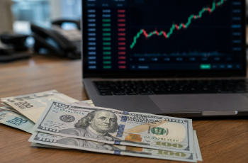 Dólar recua 0,20% e encerra a sexta-feira cotado a R$ 5,16 3 Dólar fecha a R$ 5,16 e acumula alta de 2,04% na semana após sinal duro do Fed