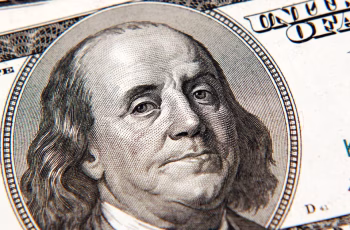 Dólar recua 0,37% e fecha a R$ 5,4055 nesta segunda-feira (5) 8 Dólar fecha em queda com alívio nos mercados após dados da indústria dos EUA