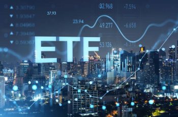 Petróleo Brent eleva preço para US$ 98 devido a tensões no Oriente Médio 1 Conceito de ETF com dados financeiros e horizonte da cidade em estilo futurista à noite. ID da foto: 2245793437