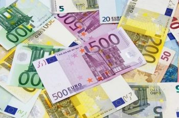 Euro recua a US$ 1,0419 após atingir mínima de dois anos a US$ 1,0331 3 Euro reduz queda ante dólar após dados fracos de economia; veja cotação