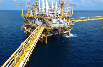 Petróleo Brent encerra em US$ 87,33, com queda de 3,37% após anúncio de acordo entre EUA e Irã 1 Petróleo hoje fecha abaixo de US$ 90 com possível acordo entre EUA e Irã