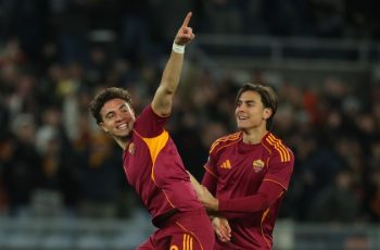 Benatia critica tempo de jogo de El Aynaoui e expressa preocupação com a ausência da Itália na Copa do Mundo de 2026 1 ROME, ITALY - NOVEMBER 27: Neil El Aynaoui of AS Roma celebrates with his teammate after scoring the opening goal during the UEFA Europa League 2025/26 League Phase MD5 match between AS Roma and FC Midtjylland at Stadio Olimpico on November 27, 2025 in Rome, Italy. (Photo by Paolo Bruno/Getty Images)