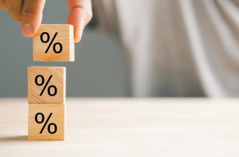 Mediana do IPCA para 2025 cai para 5,57%, segundo Boletim Focus do Banco Central 11 Boletim Focus mostra alívio da inflação acima da meta; veja as apostas para juros