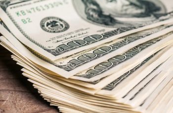 Selic mantida em 15% ao ano pelo Copom em meio a incertezas econômicas 5 Dólar hoje fecha em queda; Copom mantém Selic em 15% ao ano