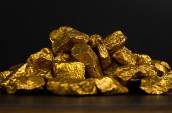 Metais: ouro fecha em queda, pressionado pela alta do dólar