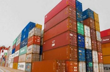 Balança comercial brasileira registra superávit de US$ 7,8 bilhões em maio, segundo MDIC 5 Balança comercial registra superávit de US$ 7,8 bilhões em maio e exportações crescem 6,6%