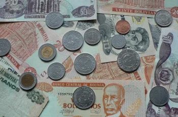 Dólar avança e encerra em 9,73 bolivianos a partir de 29 de outubro 3 Bolívia abandona câmbio fixo e passa a adotar dólar com cotação de mercado
