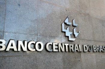 Taxa Selic reduzida para 14,25% ao ano pelo Banco Central em terceiro corte consecutivo 4 Copom corta Selic em 0,25 p.p. pela 3ª vez seguida e vai a 14,25%