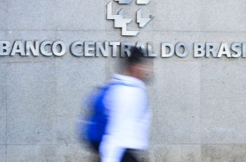 Selic é reduzida para 14,25% ao ano pelo Banco Central, a terceira queda consecutiva 2 Banco Central prevê crescimento de 2% para o PIB em 2026