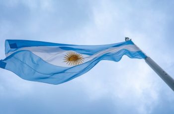 Taxa de desocupação na Argentina atinge 7,8% no 1º trimestre de 2026, segundo Indec 12 Bandeira Argentina
