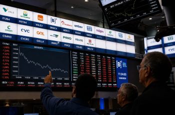 Bitcoin recua para menos de US$ 70.000 após queda de 5% em meio a incertezas do mercado 3 Bitcoin perde força e mercado aguarda reações; descubra por que