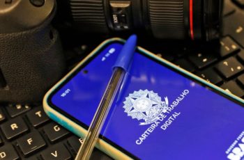Taxa de desemprego no Brasil recua para 5,6% no trimestre encerrado em maio, segundo Projeções Broadcast 8 carteira de trabalho digital