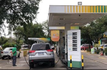Petróleo recua para patamares abaixo de US$ 80 no mercado internacional após acordo entre EUA e Irã 3 Band
