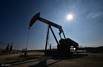Petróleo Brent recua para US$ 77,80 por barril após suspensão de sanções ao Irã 8 EUA suspendem sanções ao petróleo iraniano até 21 de agosto e fazem preços do Brent recuar