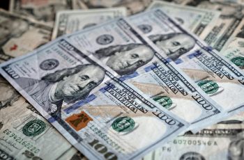 Dólar encerra em queda de 0,47%, cotado a R$ 5,0217 2 Dólar fecha em queda, com valorização do real, apesar das tensões entre Estados Unidos e Irã