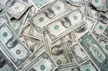 Dólar recua 0,20% e encerra a sexta-feira cotado a R$ 5,1643 10 Dólar fecha em queda após quatro altas seguidas, com foco nas negociações entre Estados Unidos e Irã