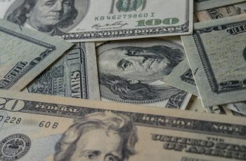 Taxa Selic é reduzida para 14,25% ao ano, segundo ata do Copom 12 Ibovespa fecha em alta em dia com ata do Copom; dólar sobe