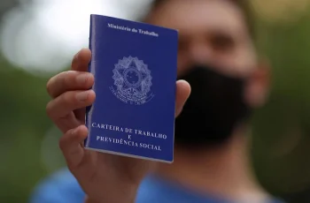 Taxa de desemprego no Brasil recua para 5,6%, o menor patamar desde 2012, segundo IBGE 8 emprego desemprego trabalho