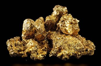 Ouro fecha em queda após Trump suspender ataques ao Irã