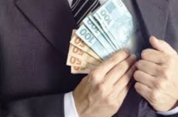 Petróleo sofre pressão de tensões globais e eleva custos de combustíveis no Brasil 5 Dólar, clima e juros: 5 coisas que você precisa saber para proteger seu dinheiro