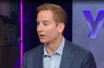 Bitcoin é negociado a US$ 62.300, em queda de 50,8% em relação ao seu topo histórico 11 BlackRock diz que IA está “sugando oxigênio” do Bitcoin e outros ativos