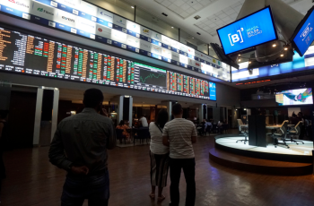 Ibovespa encerra junho em queda de 0,68%, aos 172 mil pontos, marcando quarto mês consecutivo de perdas. 9 Bolsa Encerra o Semestre em Alta, Mas Novos Desafios Estão À Porta