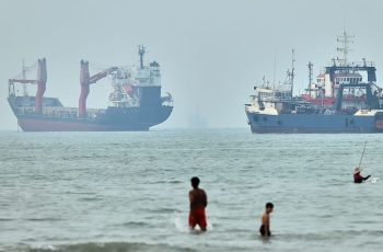 Petróleo Brent recua 4,66% e fecha a US$ 92,27 por barril; WTI cai 5,02% para US$ 84,83 2 Preços do petróleo caem depois de os EUA e Irão suspenderem ataques no estreito de Ormuz