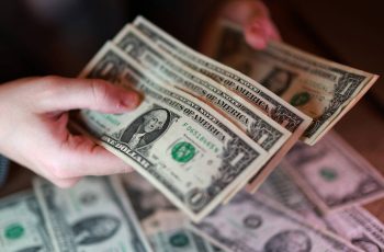 Dólar fecha em alta de 0,62%, a R$ 5,084, em meio a tensões no Oriente Médio 3 Acompanhe a cotação do dólar e a Bolsa nesta quinta (23) - 23/07/2026 - Economia