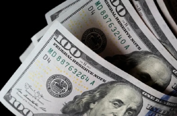 Dólar Americano encerra em 100,97, com expectativa de alta na próxima semana 9 O mercado flutuante só abre ao amanhecer na foz do mar em Quang Ngai.