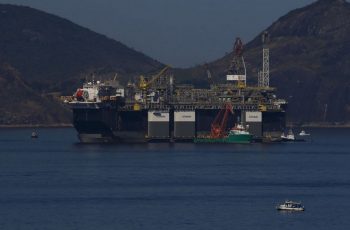 Petróleo Brent encerra em US$ 76,00 com fechamento do Estreito de Ormuz 2 Como o conflito entre EUA e Irã afeta nas contas dos brasileiros? | Economia