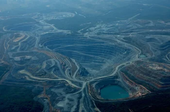 Vale (VALE3) reporta lucro de US$ 1,37 bilhão no 2º trimestre de 2026, queda de 35% em relação ao ano anterior 8 Vale (VALE3) tem lucro líquido de US$ 1,37 bi no 2T26, queda anual de 35%