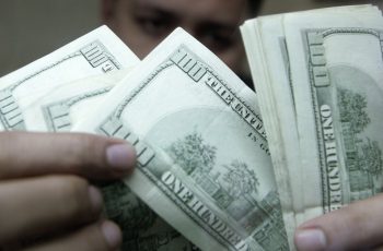 Dólar tem leve alta, mas registra queda de 1,82% em julho :: Tribuna do Agreste