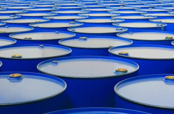 Petróleo Brent sobe 4% e atinge US$ 91,42 por barril, seu maior valor desde junho. 6 Bitcoin está estável próximo a US$64.000 enquanto o petróleo atinge máxima de um mês e a venda do Kimi AI persiste