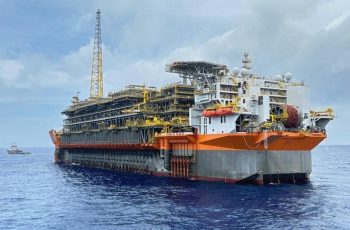 Petróleo Brent supera os US$ 100 por barril devido a tensões no Oriente Médio 11 Indústria de petróleo encara 2º semestre de incerteza, com Brasil no radar