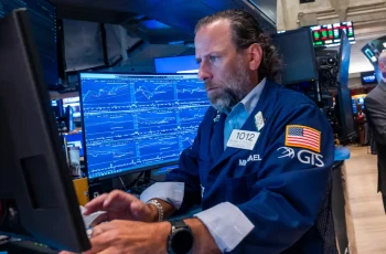 Ibovespa fecha em alta e retoma os 175 mil pontos com bancos e alívio no Oriente Médio 12 Bolsas dos EUA encerram sessão com Dow em alta e Nasdaq pressionado por chips - Times Brasil