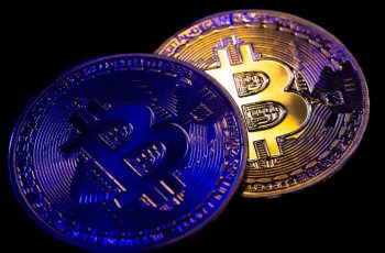 Bitcoin enfrenta volatilidade constante devido a fatores de oferta e demanda e decisões governamentais. 1 O que faz o preço do Bitcoin subir ou descer? Entenda os fatores