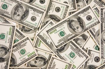 Dólar avança em meio à instabilidade política no Brasil, pressionando investidores e aumentando a volatilidade do mercado. 4 Volatilidade do Dólar: como a incerteza política afeta seus investimentos