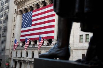 SEC aprova Bitcoin e Ethereum como ETFs à vista, impulsionando negociação de ações nos EUA 2 tradingkey.logo