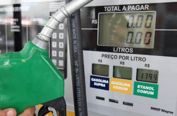 Petróleo Brent encerra dia a US$ 84,73 por barril, alta de 1,72% 4 Governo amplia teor de etanol na gasolina com o preço do petróleo voltando a subir