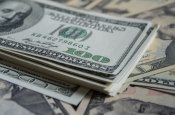 Dólar recua e fecha a R$ 5,078; Ibovespa avança 0,51% 9 Dólar fecha em queda e Bolsa sobe após desaceleração da inflação nos EUA