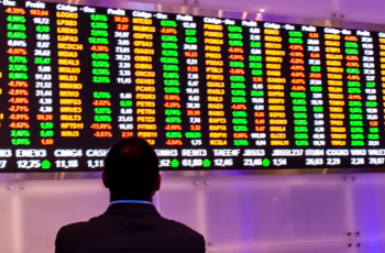 Copom mantém Selic em 15% ao ano, reforçando postura vigilante 6 Ibovespa futuro renova máxima de olho em ata do Copom e falas de Trump e Lula; dólar fecha a R$ 5,27