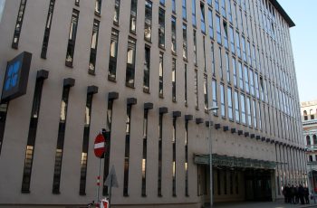Petróleo Brent encerra em alta de 0,45%, a US$ 72,12 o barril após aumento nas cotas de produção da Opep+ 2 Opep+ aumenta cotas de produção e pressiona baixa no barril