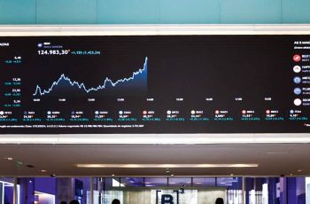 Ibovespa recua 1,52% e encerra a 174 mil pontos nesta sexta-feira, 24 3 Ibovespa desvaloriza mais de 1% devido a preocupações com cenário fiscal brasileiro