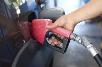 Governo brasileiro aprova aumento da mistura de etanol na gasolina para 32% em estratégia para reduzir dependência de combustíveis importados e minimizar efeitos da guerra no Oriente Médio sobre o preço do petróleo. 1 Governo já avalia elevar mistura do etanol na gasolina para 35%; entenda