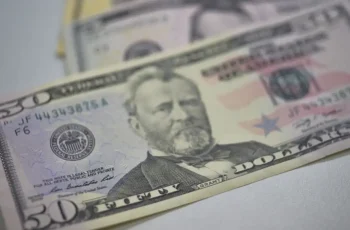 Dólar avança 0,40% e encerra o dia cotado a R$ 5,098 12 Dólar sobe e Bolsa fecha em queda após confirmação de tarifas dos Estados Unidos