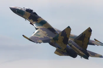 Ucrânia divulga vídeo de caça russo Su-35 abatido em 8 de julho 2 Ukrainian military releases footage of downed Russian Su-35 fighter burning after shootdown