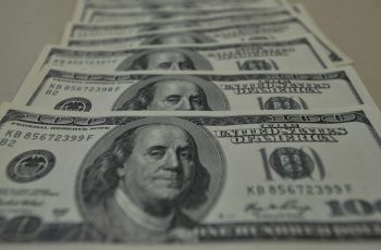 Ibovespa avança 0,74% e fecha a 174.070,27 pontos 5 Mercado Financeiro: Ibovespa Fecha em Alta de 0,74%, Enquanto Dólar Tem Queda de Até 1,26% em Diversas Modalidades de Câmbio.