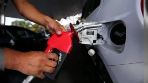 Governo anuncia fim do subsídio de R$ 0,44 no preço do litro da gasolina