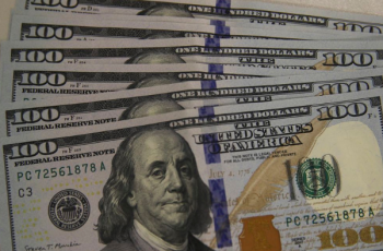 Dólar avança 0,60% e encerra cotado a R$ 5,112 nesta segunda-feira (27) 4 Dólar fecha em alta a R$ 5,11, e Ibovespa avança com queda do petróleo