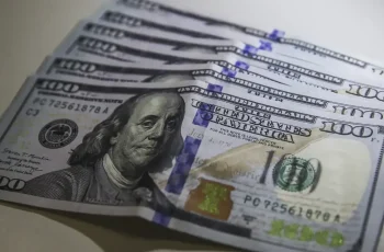 Dólar recua 0,5% e fecha a R$ 5,123; petróleo Brent cai 2,2% a US$ 76,30 por barril 8 Dólar cai a R$ 5,123 e bolsa sobe 1,22%